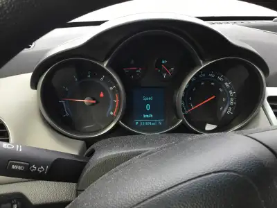 Chevrolet Cruze FWD Sedan 2012 avec 131974km. Très bien entretenu. Ça fait 9 ans que l'auto est dans...
