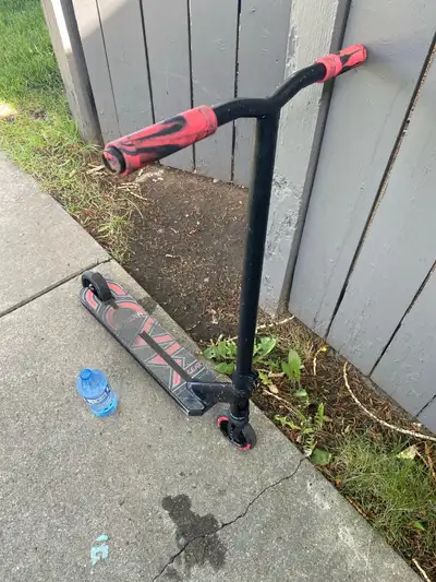 Selling a MADD Gear Pro Scooter, perfect for shredding at the skatepark or cruising around the neigh...