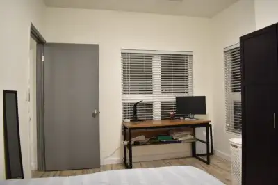 1 LARGE Private Bedroom: Spring 2026 Sublet (May–August) • $1100 in Room Rentals & Roommates in Kitchener / Waterloo - Image 5