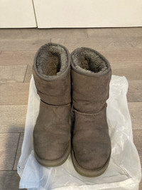UGG Women’s Winter Boots, USA7 UK38