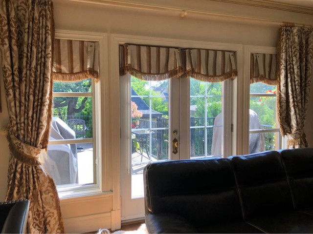 Custom Made Silk Lined Drapes And Valence And Ties dans Habillage de fenêtres  à Ville de Montréal