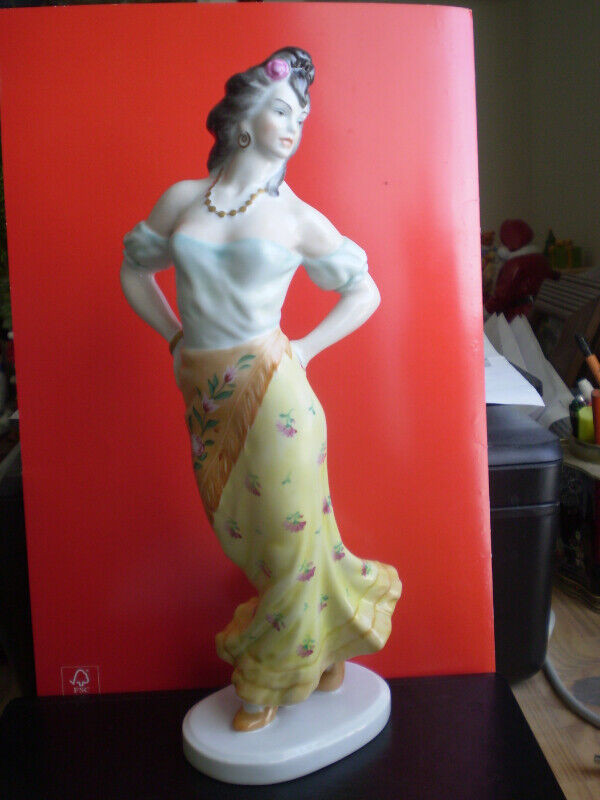 Herend Figurine - " Carmen Gyspy Dancer " - #5883 - in Arts & Collectibles in Kitchener / Waterloo - Image 3