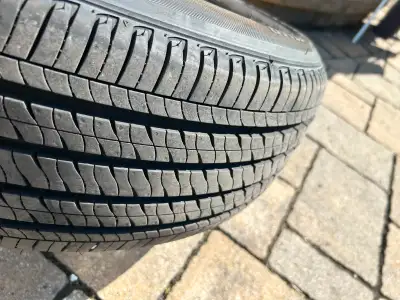Set of 4 tires NOT on rims, barely driven (less than 4000 km) from a Kicks SV 2024, see pics for DOT...