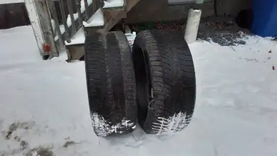 2 pneus d'hiver continental 245 x 45 x 21xl . Le prix 148 $ pour les 2 pneus ensemble