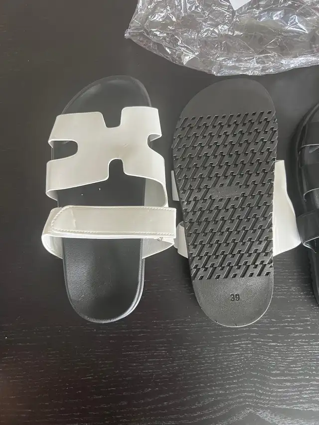 Women H style sandals in Women's - Shoes in City of Toronto - Image 3