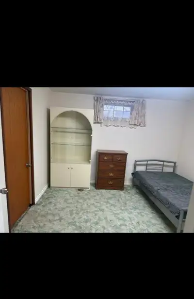 Two bedroom Basement available in maple near maple collegiate school with sparate entrance. 2 mintue...