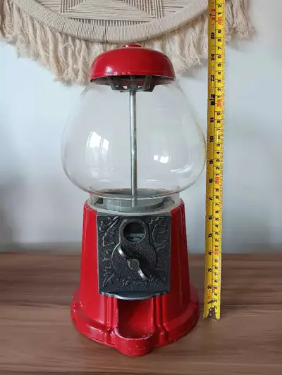 China,machine fonctionne bien. Ça fait la joie des enfants avec des jujubes ou des jelly beans. Fonc...