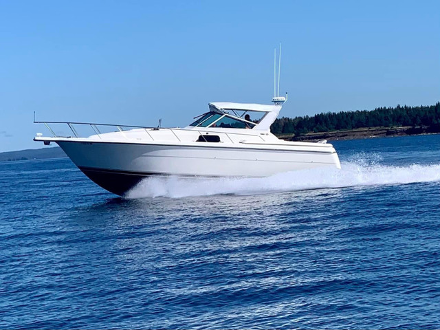 Tiara 4000 express cruiser  in Powerboats & Motorboats in Cole Harbour