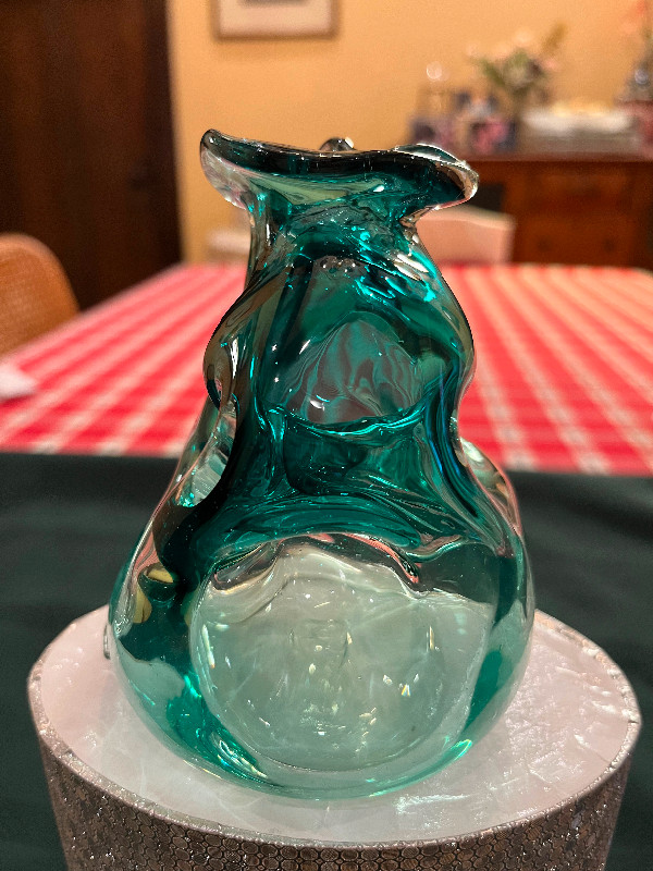 Hand Blown Glass Vase in Arts & Collectibles in Hamilton - Image 3