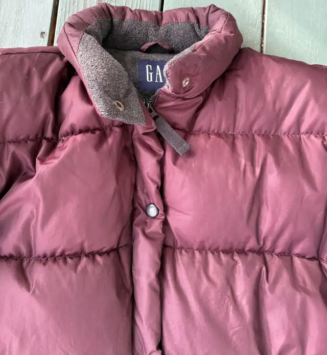 Women’s GAP Down Filled Puffer Burgundy Winter Jacket Medium in Women's - Tops & Outerwear in Calgary - Image 3