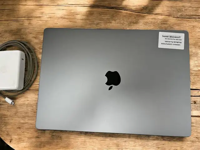 Apple Macbook Pro 16" | 2021 | M1 Pro | 16G | 1T in Laptops in Markham / York Region - Image 4
