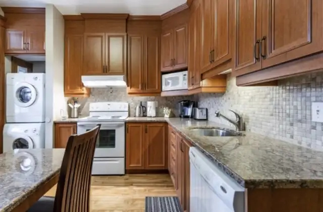 Cession de bail - colocation chambre + salon privé in Room Rentals & Roommates in City of Montréal - Image 6