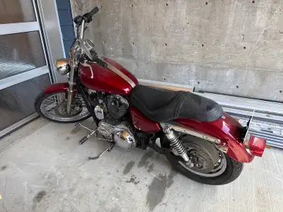 This 2006 Harley-Davidson Sportster 1200 C is a classic, With 22,927 miles on the odometer, this mac...