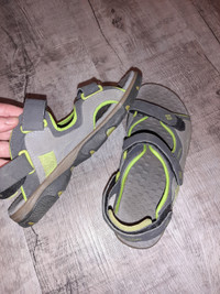 Columbia Boy's Sandals-Shoes size 2