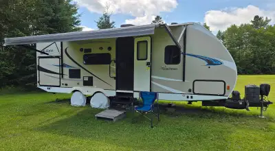 FOR SALE - 2019 Coachmen Freedom Express 248RBS couples travel trailer for sale. It's a great layout...