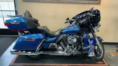 Experience the open road in comfort with this 2014 Harley-Davidson Ultra Limited, a powerful and rel...