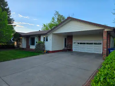 Cozy 1262 square feet house built in 1983 located in Eatonia. ½ block from a k-12 school. House sits...