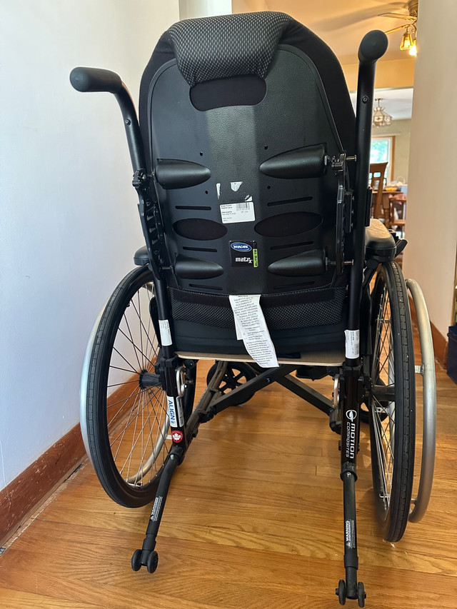 Small wheel chair, like new in Health & Special Needs in Belleville - Image 3
