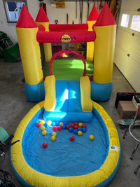 Happy hop bouncy castle/kids pool