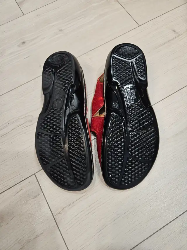 Sandale de qualité in Women's - Shoes in Québec City - Image 4