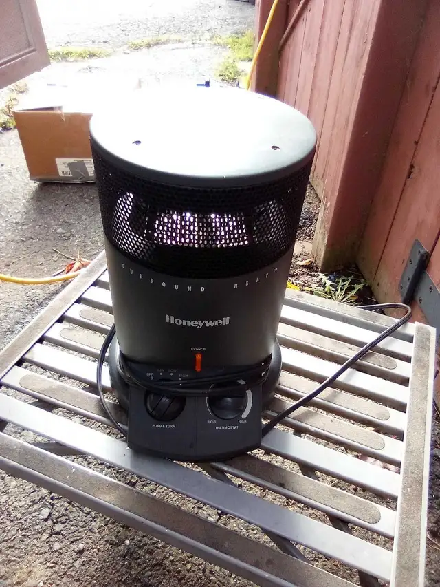 Honeywell surround heater fan in Heaters, Humidifiers & Dehumidifiers in City of Halifax - Image 4
