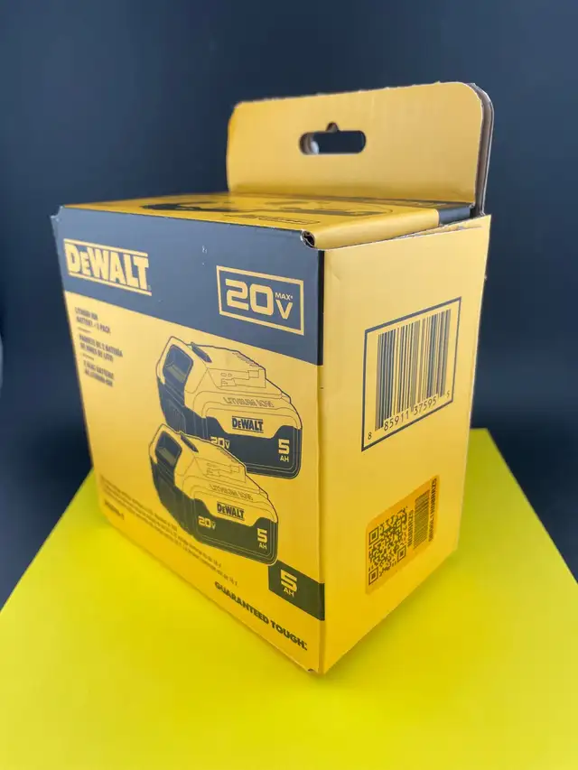 Dewalt DCB205 5AH 2 Pack Like New in Power Tools in City of Toronto - Image 3