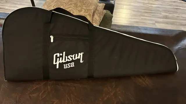 Gibson Electric Guitar Gigbag in Guitars in Oakville / Halton Region - Image 2