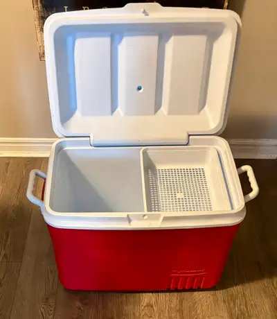 48 quart Rubbermaid ice chest/cooler, View more