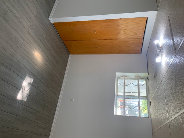 Beautiful 2 bedroom duplex basement suite in desirable Glenora! Long