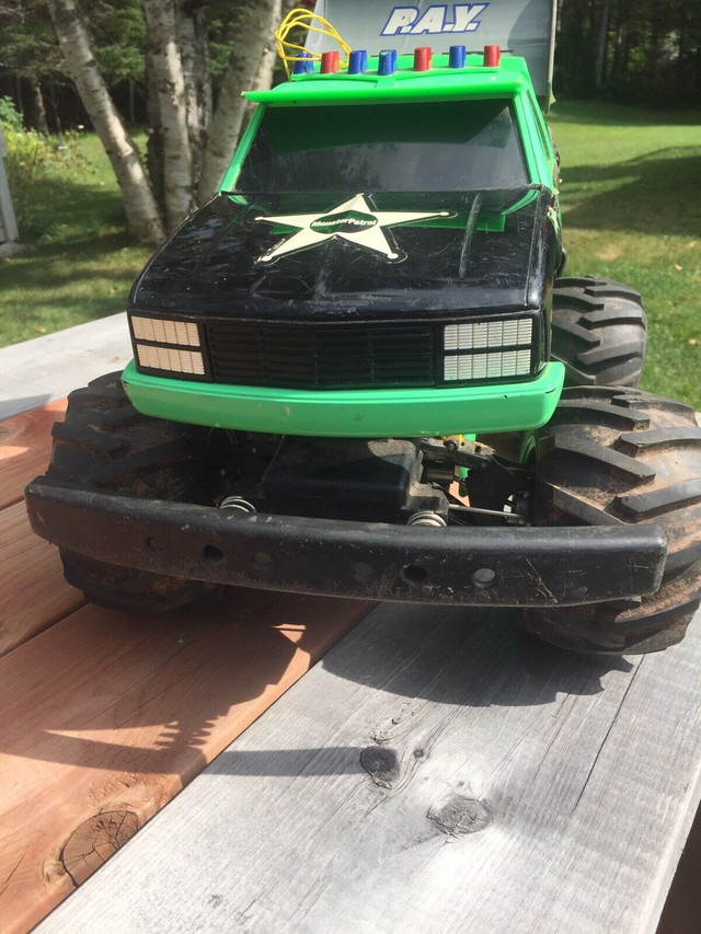 Classic Chevy RC Truck in Hobbies & Crafts in Charlottetown - Image 4
