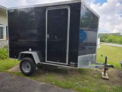 Remorque aluminium 6x10 (12' avec v) Année-2022 Essuier neuve 3000lbs 6'8 hauteur int. 1037 lbs vide