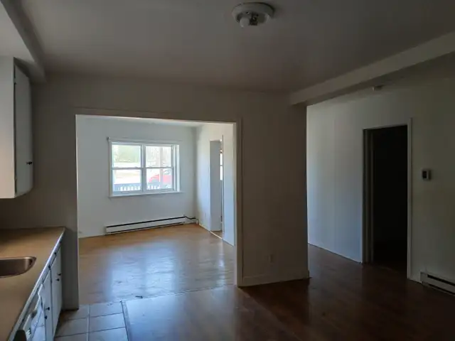GRAND 4 1/2 RDC in Long Term Rentals in Shawinigan - Image 6
