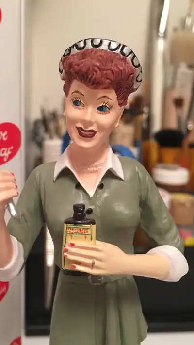 ILOVE LUCY MUSICAL COLLECTABLE IN MINT IN BOX VINTAGE WITAMEATAVEGAMIN STAND UP ASKING ONLY 25.00 re...