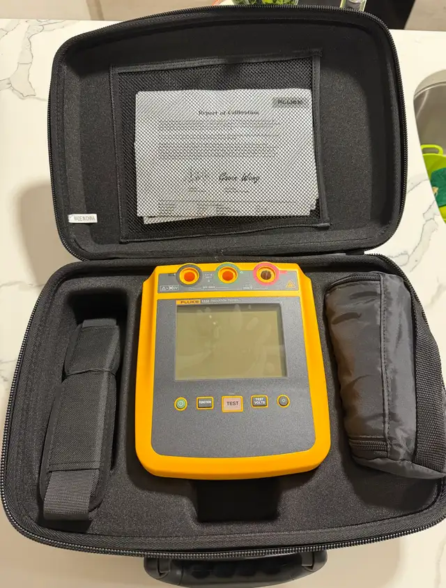 Fluke 1535 Insulation Resistance Tester