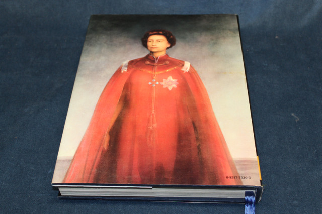 1978 Royal Family Album Hardcover Book W/ Slipcover and RARE in Non-fiction in Calgary - Image 2