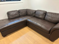 Canapé d’angle marron foncée très confortable