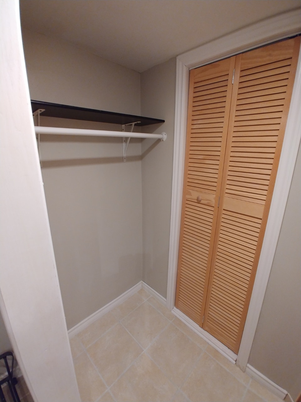 Clean ground floor basement studio for rent (separate entrance) 4