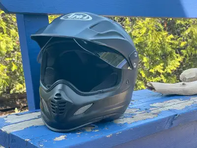 ARAI XD4 MOTORCYCLE HELMET Excellent condition with minor scratches Worn about a dozen times Sells f...