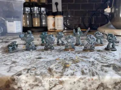 11 Tactical Marines from the Dark Vengeance 7th edition starter set. 1 is missing his power pack, an...