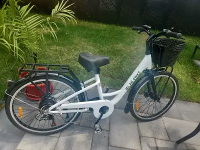 Vélo électrique neuf Marque EBIKE ,modèle Milan,48 volts, 10 ampères, Jamais utilisé. Batterie gardé...