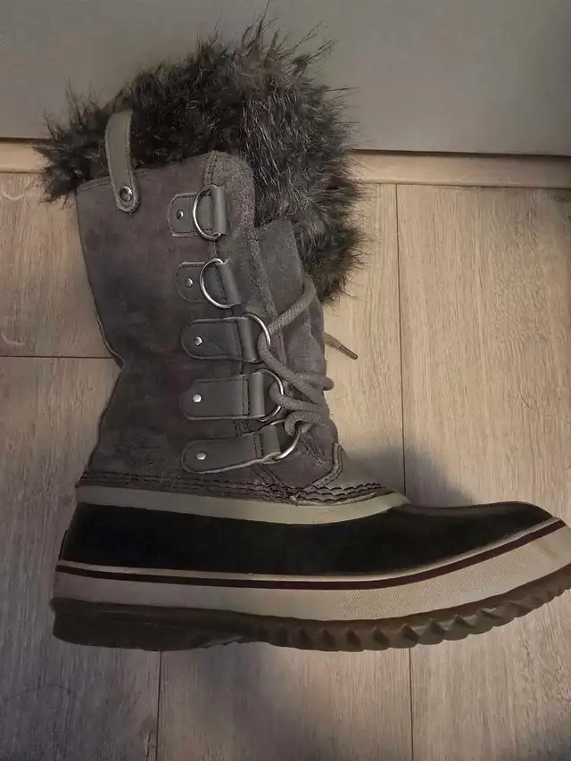 Sorel Women's Winter Boots Size 8.5 in Women's - Shoes in Calgary - Image 6