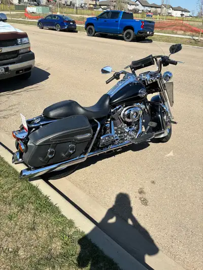 2008 Harley Davidson Road King new tires fresh service only 17k original kms excellent condition $11...