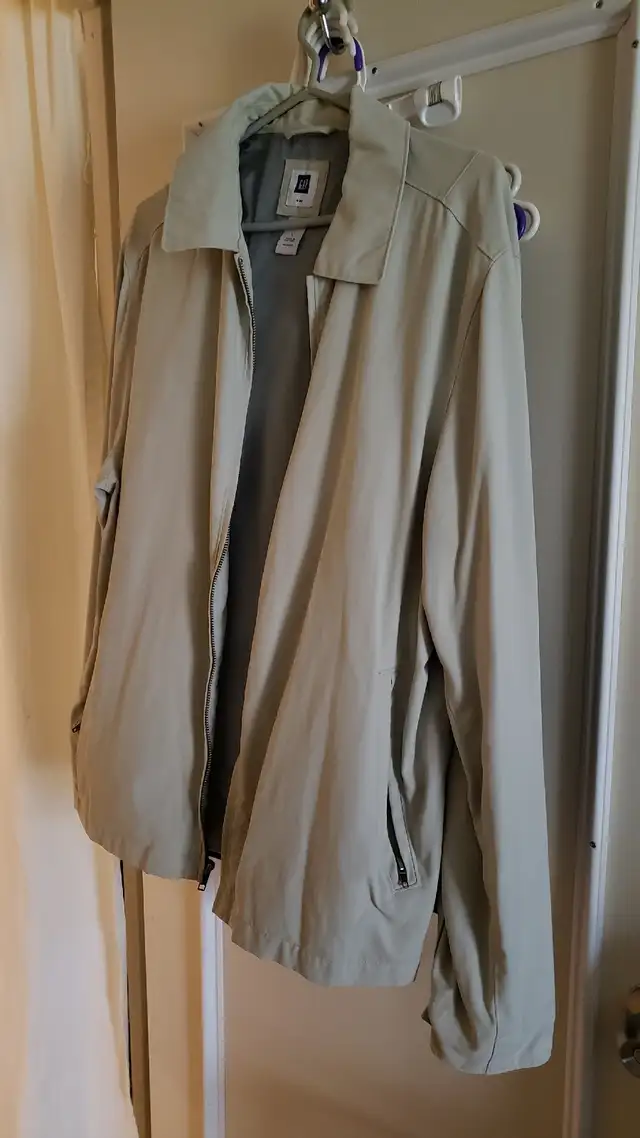 Mens jacket in Men's in Kingston - Image 4