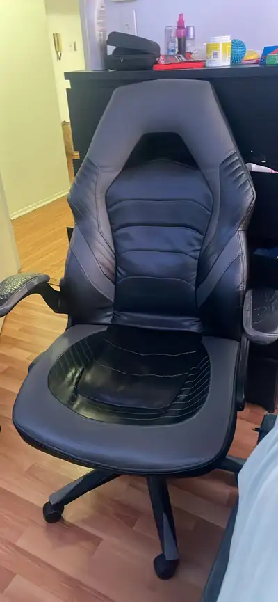 Je dois m’en débarrasser Gaming chair 4387932665