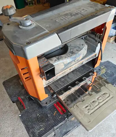 13" Rigid planer. Good condition. Original blades in good shape. Pick up.