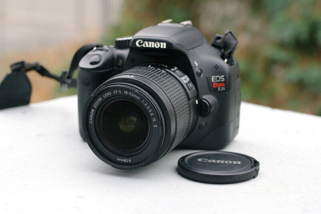 Canon T2i DSLR w/ 18-55mm Lens in Cameras & Camcorders in Oshawa / Durham Region