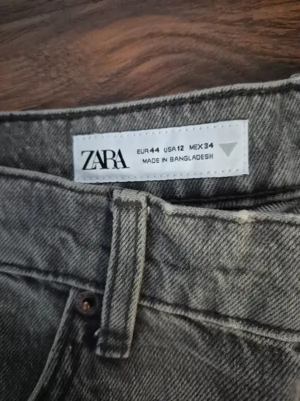 Zara Jeans - Unisex Size 44EUR in Women's - Bottoms in City of Toronto - Image 4