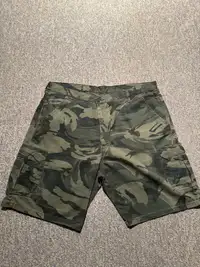 Men shorts size 42 great condition army style cargo