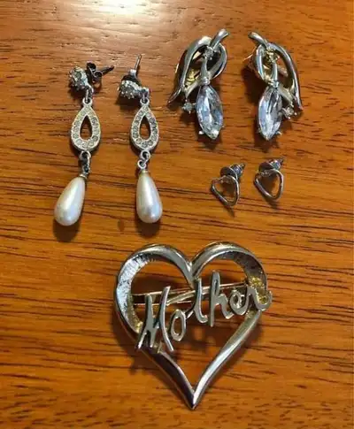 Assorted Costume Jewelry $3 for everything. Oshawa porch pick-up near Harmony and Adelaide.