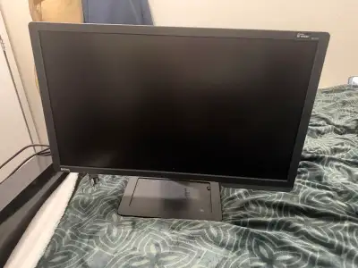 ITS A 144hz GAMING MONITOR FOR PICK UP ONLY IN RICHMOND BC. NO ISSUE NO DAMAGE.